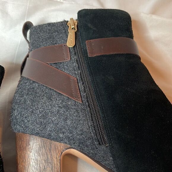 Clarks Cushion Plus “Spiced River” Two Tone Suede/Felt Heel Ankle Booties. Sz 9. - Picture 6 of 10